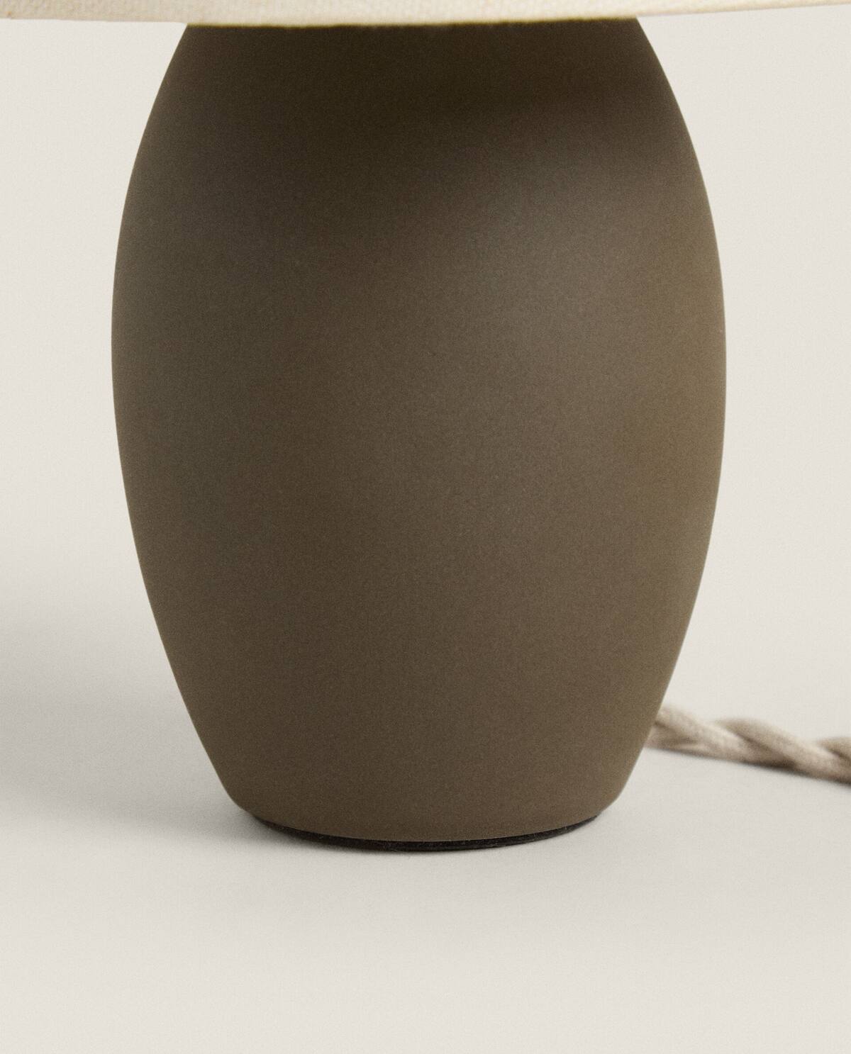 Lámpara de mesa de cerámica